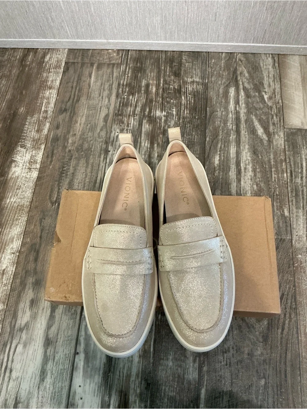 Vionic Women's Shimmery Beige Penny Loafer Size 8W